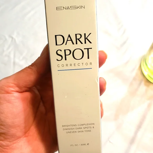 Dark Spot Corrector by ENASKIN - Picture 1 of 7